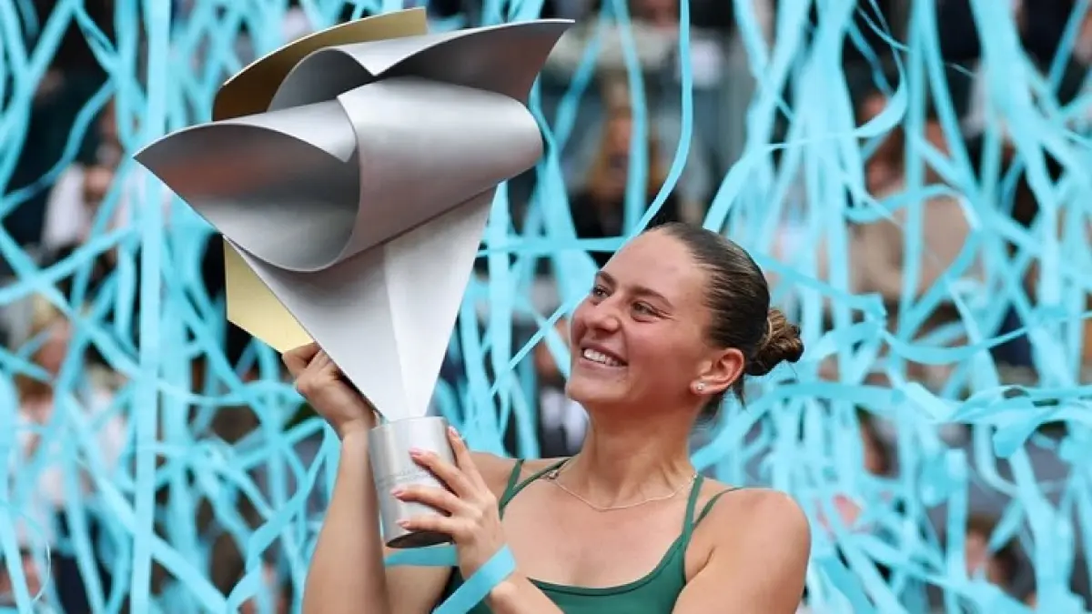 Petenis Ukriana Marta Kostyuk menjuarai Mutua Madrid Open 2026 setelah mengalahkan petenis Rusia Mirra Andreeva 7-5, 6-3 di partai final. (Instagram @martakostyu)