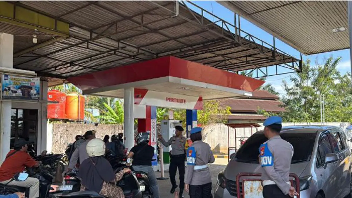 Tim Gabungan Polres Inhu melaksanakan patroli ke sejumlah SPBU di daerah itu, Ahad (3/5/2026). Patroli tersebut dilakukan untuk mencegah terjadinya macet dan penyimpangan BBM. (Humas Polres Inhu untuk Riaupos.co)