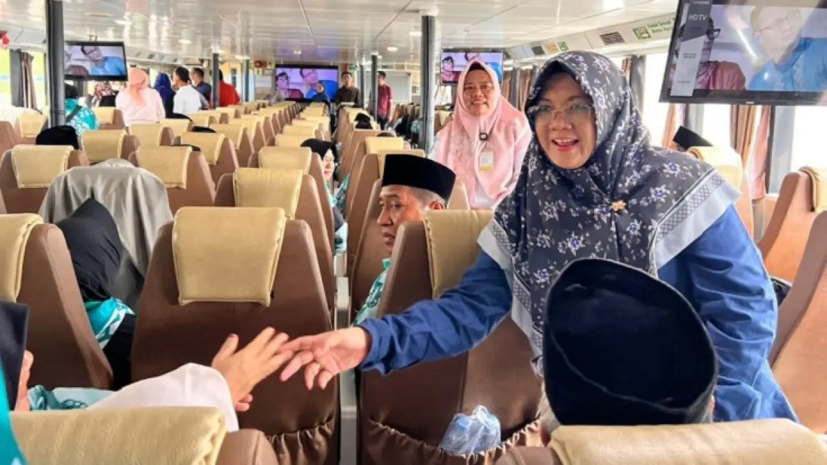 Bupati Siak Afni Z berada di dalam Kapal Dumai Line 08 dari Pelabuhan Tanjung Buton, Sungai Apit, menuju Embarkasi Batam, Senin (4/5/2026). (Pemkab Siak)
