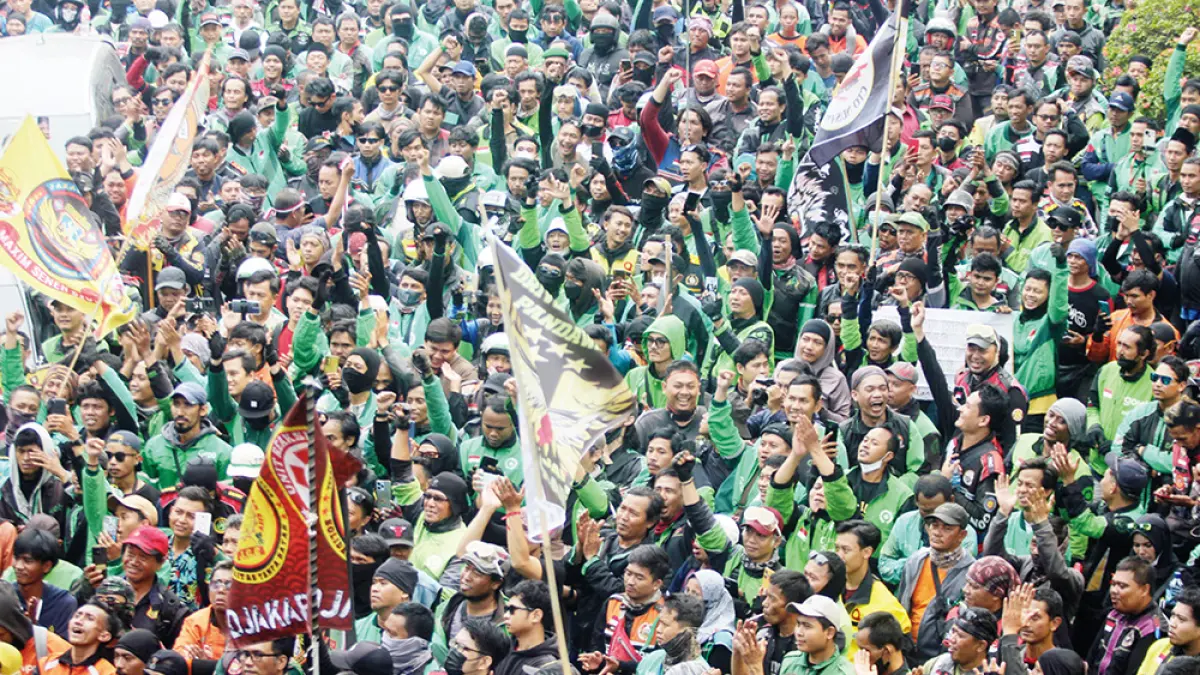 Ratusan ojek online yang tergabung dalam Koalisi Ojol Nasional (KON) melakukan aksi unjuk rasa, beberapa waktu lalu. (Dery Ridwansah)
