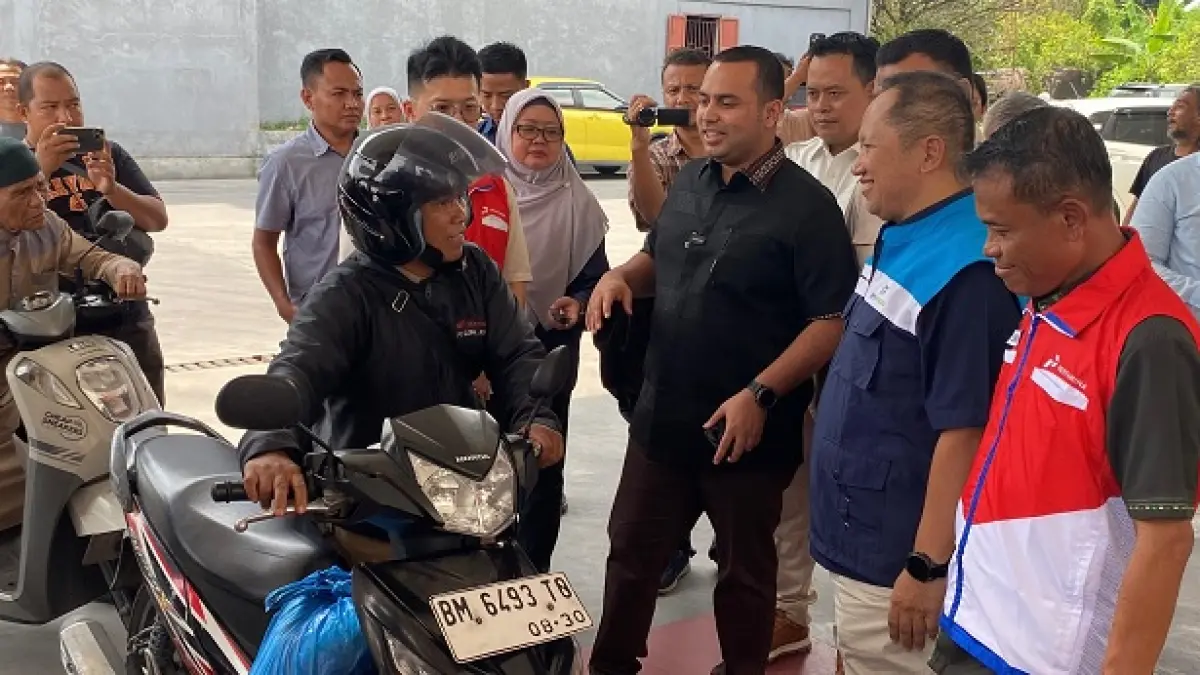 Pertamina Patra Niaga Sumbagut melakukan peninjauan di SPBU Jalan Imam Munandar Pekanbaru, Selasa (5/5/2026). (Soleh Saputra/Riaupos.co)