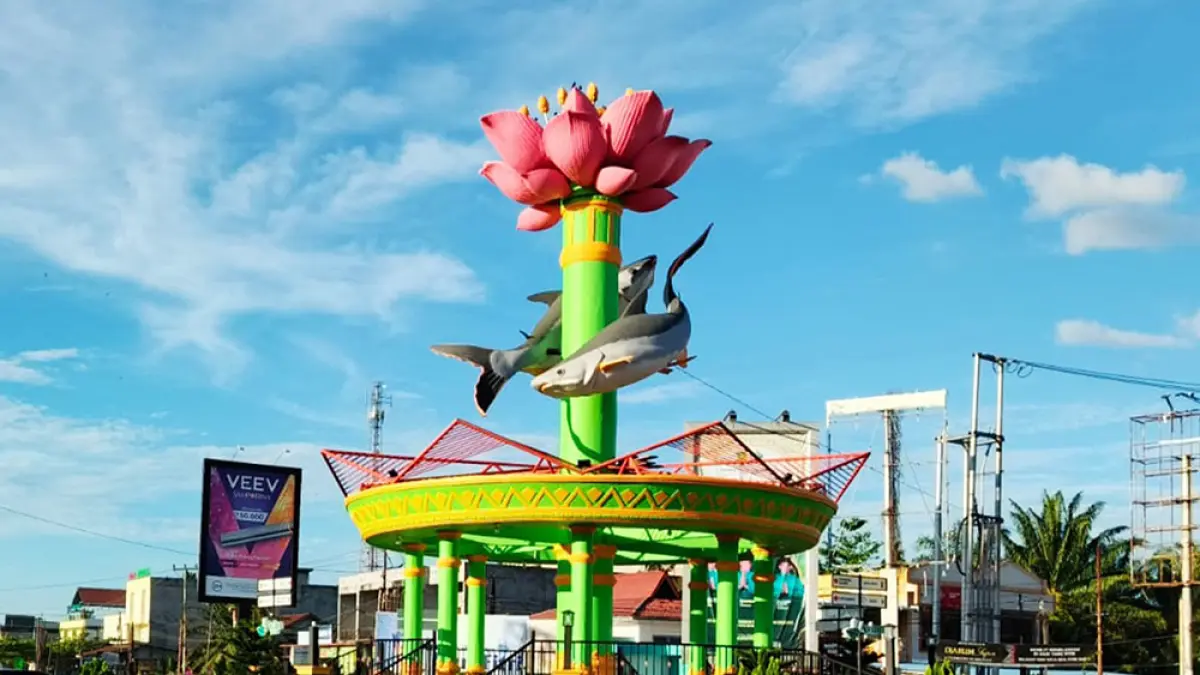  Tugu Patin di Pematang Reba, Rengat Barat, Kabupaten Indragiri Hulu, Riau terlihat indah setelah direvitalisasi Avin Brands, Senin (4/5/2026). (Avian Brands untuk riau pos)