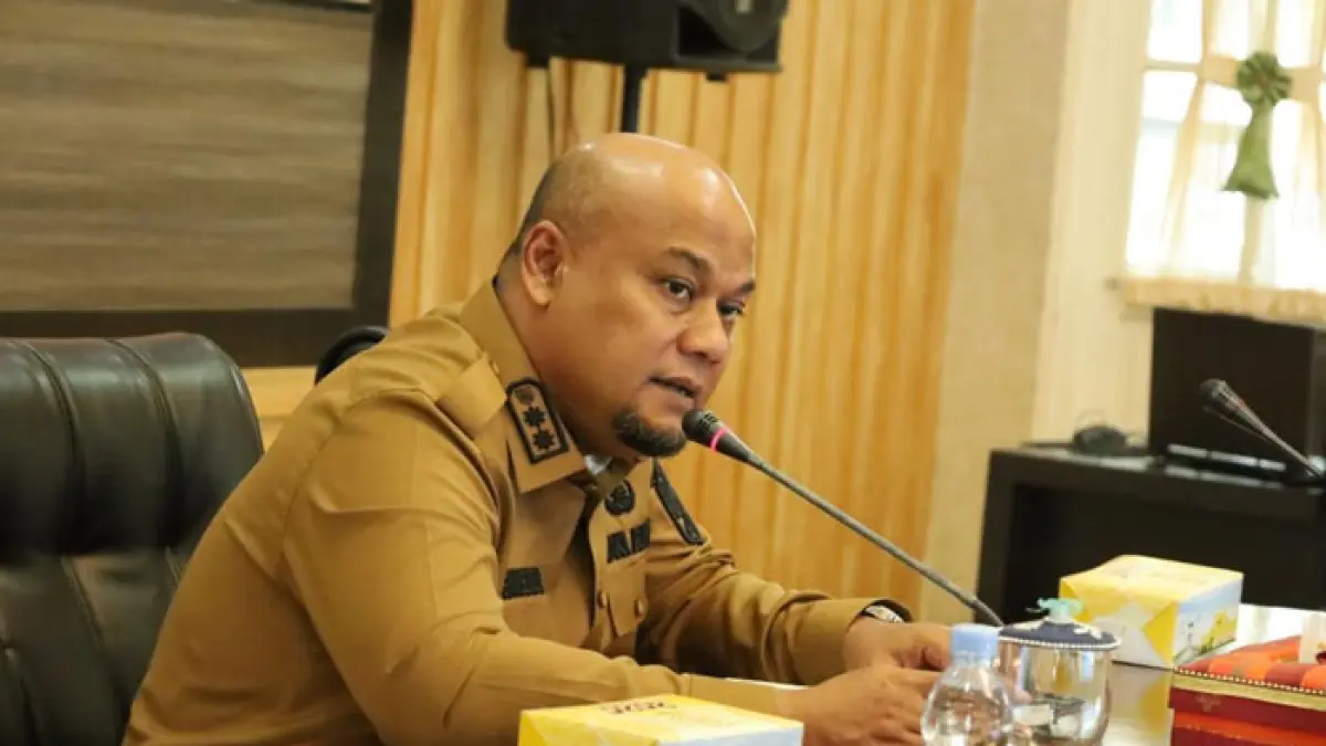 Wabup Syamsurizal dalam rapat verifikasi dan validasi usulan SNT di Ruang Rapat Zamrud, Komplek Rumah Rakyat Jalan Raja Kecik, Siak Kota, Selasa (5/5/2026).(Istimewa)