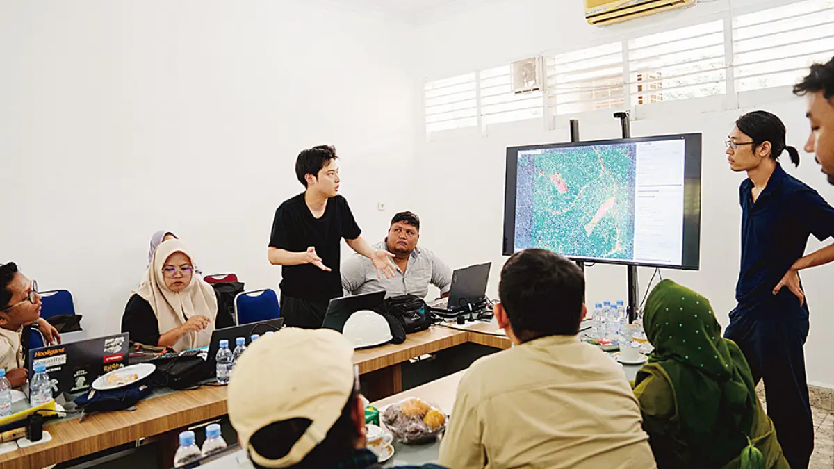 Para peserta saat melakukan diskusi soal transformasi digital di sektor perkebunan, beberapa waktu lalu. (Humas PTPN IV untuk riau pos)
