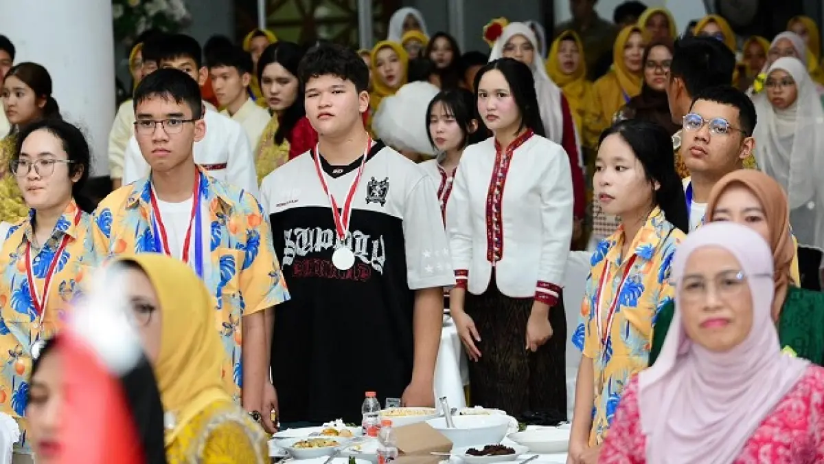 Plt Kadisdikpora Helmi menghadiri acara gala dinner untuk menyambut kegiatan pertukaran pelajar internasional Indonesia, Malaysia, dan Thailand di Gedung Mahligai Bungsu, Bangkinang Kota, Senin (5/5/2026) malam. (Disdikpora untuk Riaupos.co)