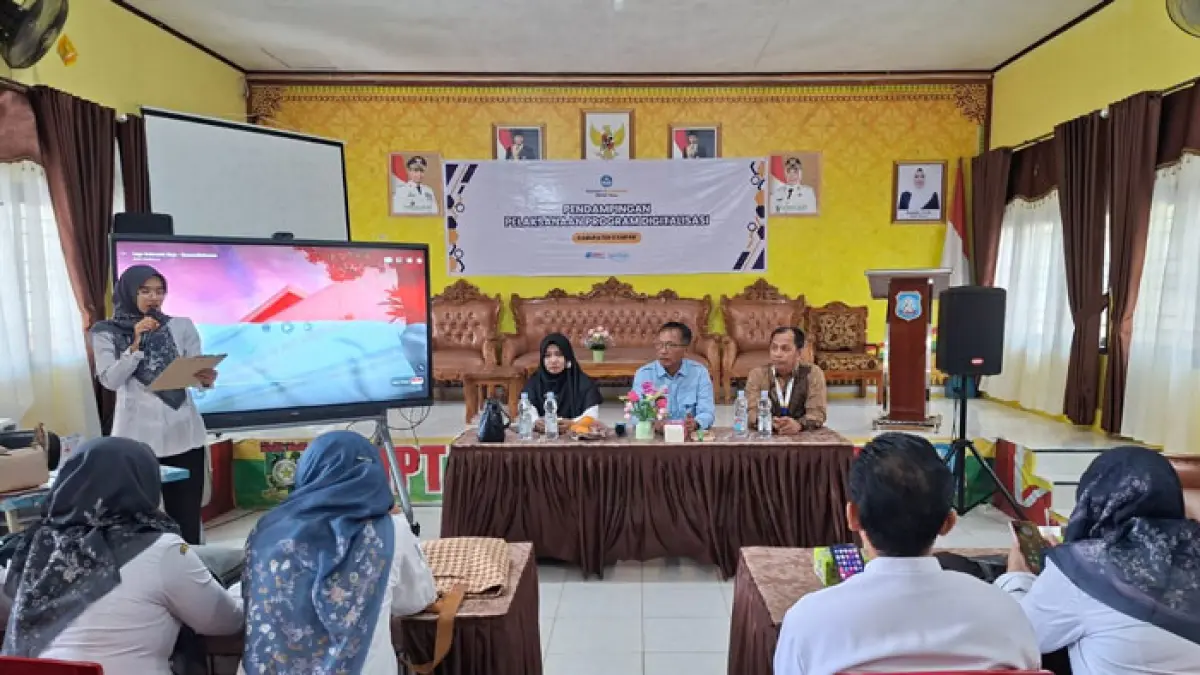 Plt Kadisdikpora Kabupaten Kampar Helmi saat mengikuti acara pembukaan pendamping pelaksanaan program digitalisasi di TK Pembina Bangkinang, Rabu (6/5/2026).(Disdikpora Kampar untuk Riaupos.co)