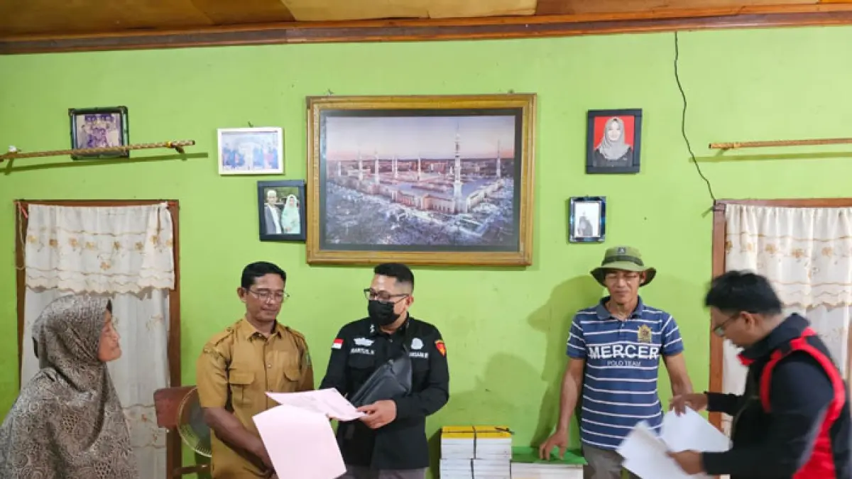 Tim Penyidik Pidsus Kejati Riau melakukan penggeledahan di Kantor Disdikbud Rohil pada Selasa (5/5/2026). Humas Kejati Riau untuk Riaupos.co)