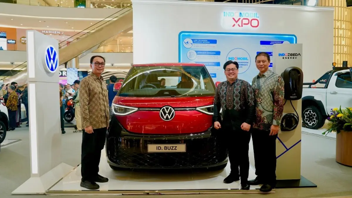 Jajaran manajemen Volkswagen Indonesia yang meresmikan ID. Buzz Eclipse Edition diajang Indomobil Expo Senayan City, Jakarta 5-17 Mei 2026. (Ari Iswandi/Riaupos.co)