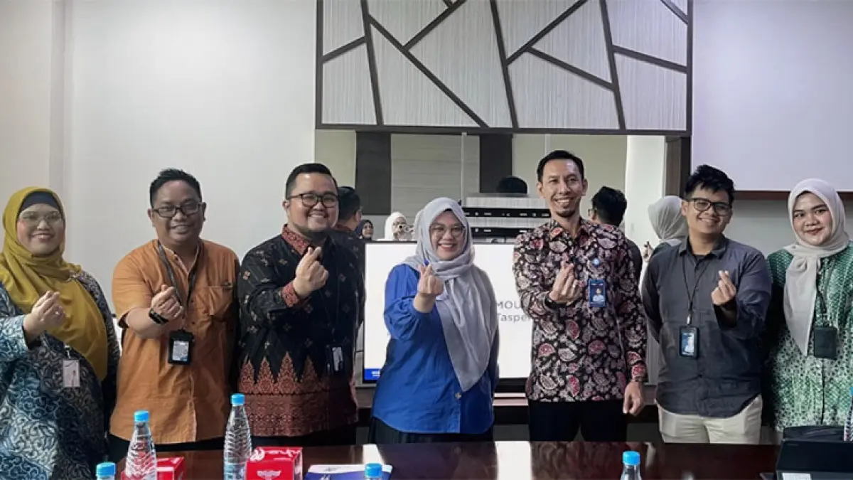 Manajemen RS Aulia Hospital dan pimpinan PT Taspen Cabang Pekanbaru foto bersama Rabu (6/5/2026). (Aulia Hospital Pekanbaru)
