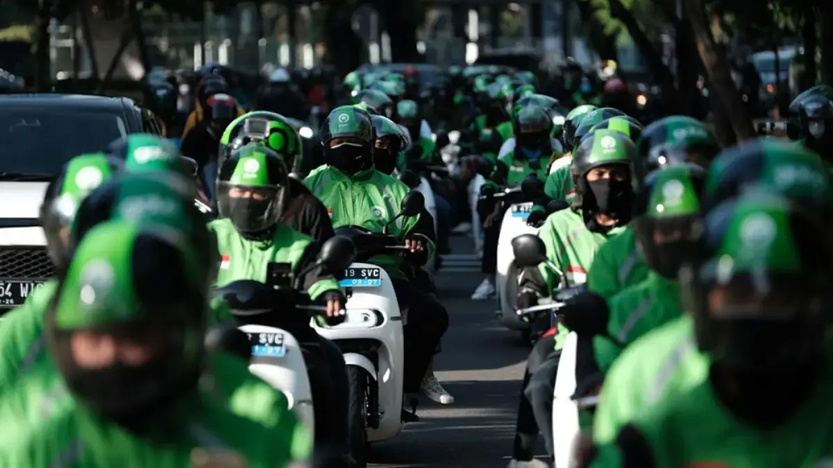  Proses penyaluran Bonus Hari Raya (BHR) untuk mitra Gojek, beberapa waktu lalu. Danantara sebagai investor GoTo akan mendorong peningkatan BHR bagi mitra ojol agar nilanya lebih optimal. (dok. GoTo )