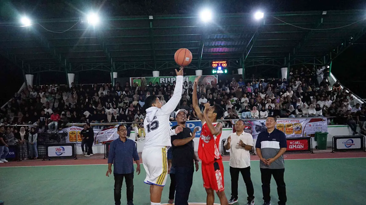 Riau Pos-Honda HSBL Rengat Series resmi dibuka meriah, Bupati Inhu apresiasi dukungan pembinaan atlet basket pelajar. (EVAN GUNANZAR/RIAU POS)