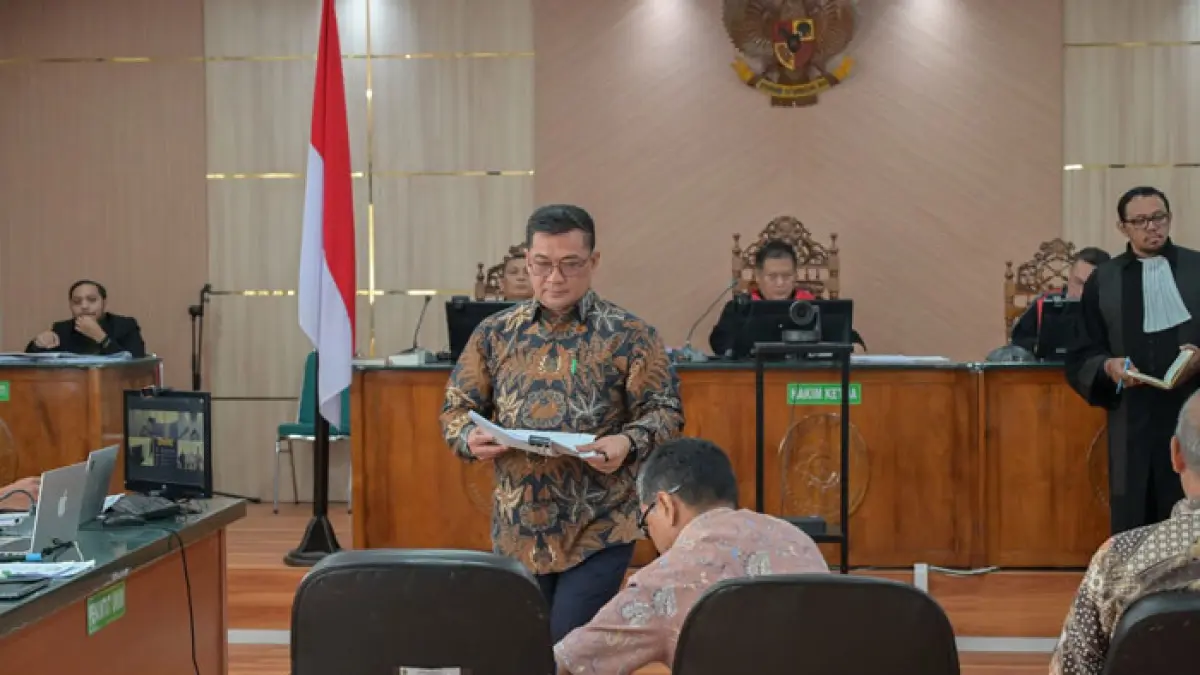 Sekdaprov Riau Syahrial Abdi saat bersaksi di Pengadilan Tipikor Pekanbaru untuk perkara korupsi Gubernur Riau nonaktif Abdul Wahid, Kamis (7/5/2026). (Mhd Akhwan/Riaupos.co)