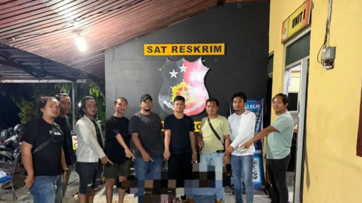Dua tersangka kasus curat kantor kepenghuluan Teluk Berembun diamankan tim Satreskrim Polres Rohil. (Humas Polres Rohil untuk Riaupos.co)