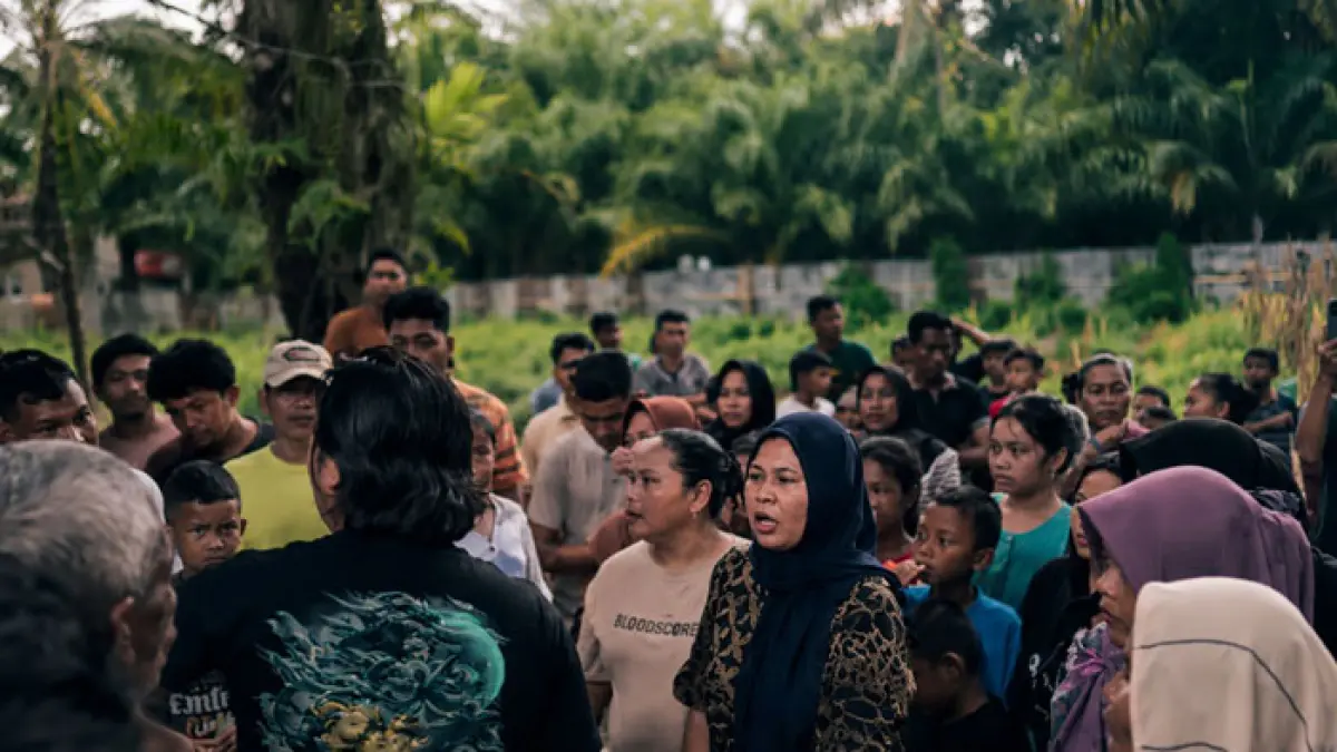 Masyarakat saat datang ke lokasi penangkapan terduga bandar narkoba. (Istimewa)