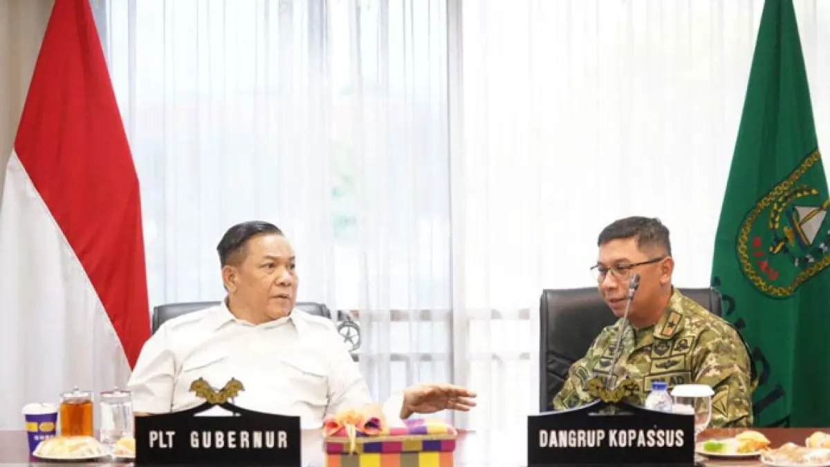 Pertemuan Plt Gubri SF Hariyanto dengan Dangrup 3 Kopassus Brigjen TNI Bram Pramudia di Pekanbaru, Jumat (8/5/2026). (Diskominfo Riau untuk Riaupos.co)