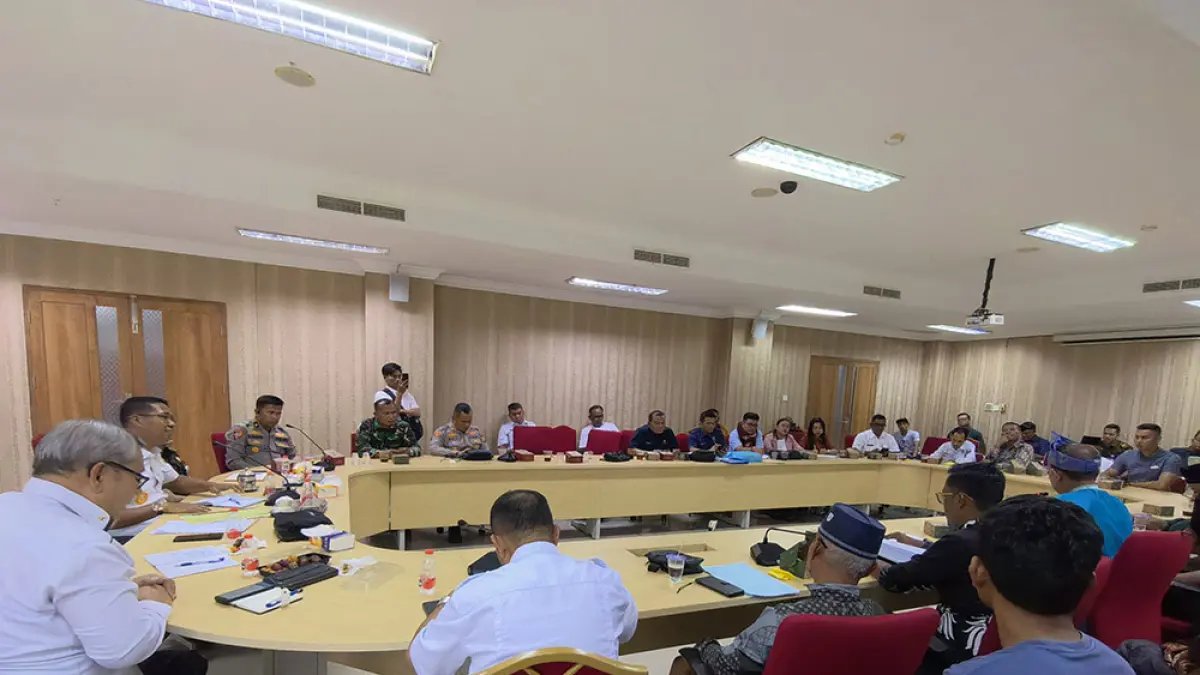 Rapat mediasi menyikapi pengelolaan&nbsp;lahan eks sitaan PKH melibatkan Agrinas, kelompok tani (Poktan), Pemkab Rohil, Upika Pujud serta Kepenghuluan Siarang-Arang, Rabu (6/5/2026).  (Zulfadhli/Riau Pos)

