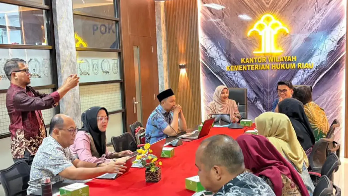 Tim Kanwil Kemenkum Riau melaksanakan rapat harmonasi dua Ranperbup bersama sejumlah pejabat Pemerintah Kabupaten Bengkalis, Kamis (7/5/2026). (Humas Kanwil Kemenkum Riau untuk Riaupos.co)