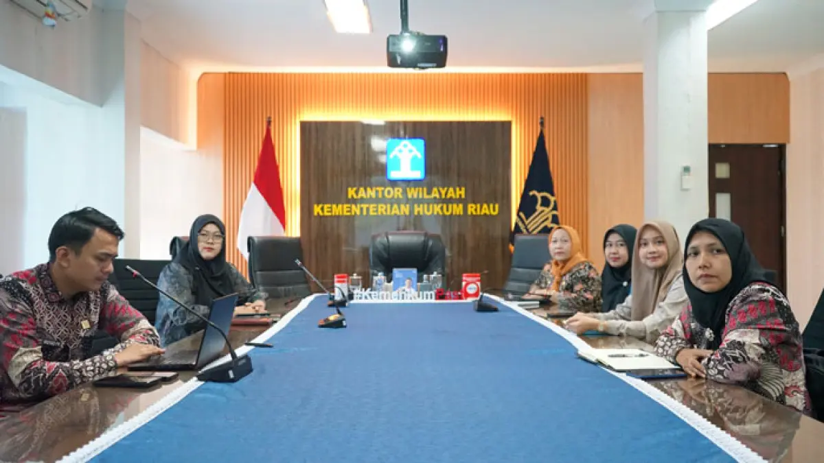 Jajaran Subbagian SDM Kanwil Kemenkum Riau mengikuti secara virtual  kegiatan Pra Perkom Manajerial dan Sosial Kultural bagi Jabatan Fungsional Analis Hukum dan Penyuluh Hukum Tahun 2026 pada Kamis (7/5/2026). (Humas Kanwil Kemenkum Riau untuk Riaupos.co)