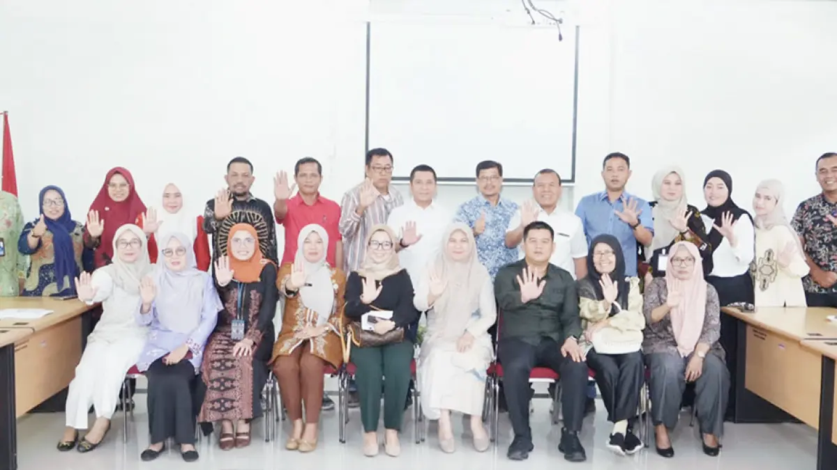 Pansus KLA DPRD Bengkalis berfoto bersama saat melakukan sinkronisasi perencanaan daerah bersama Dinas P3AP2KB Provinsi Riau, Sabtu (9/5/2026). (HUMAS DPRD BENGKALIS UNTUK RIAU POS)