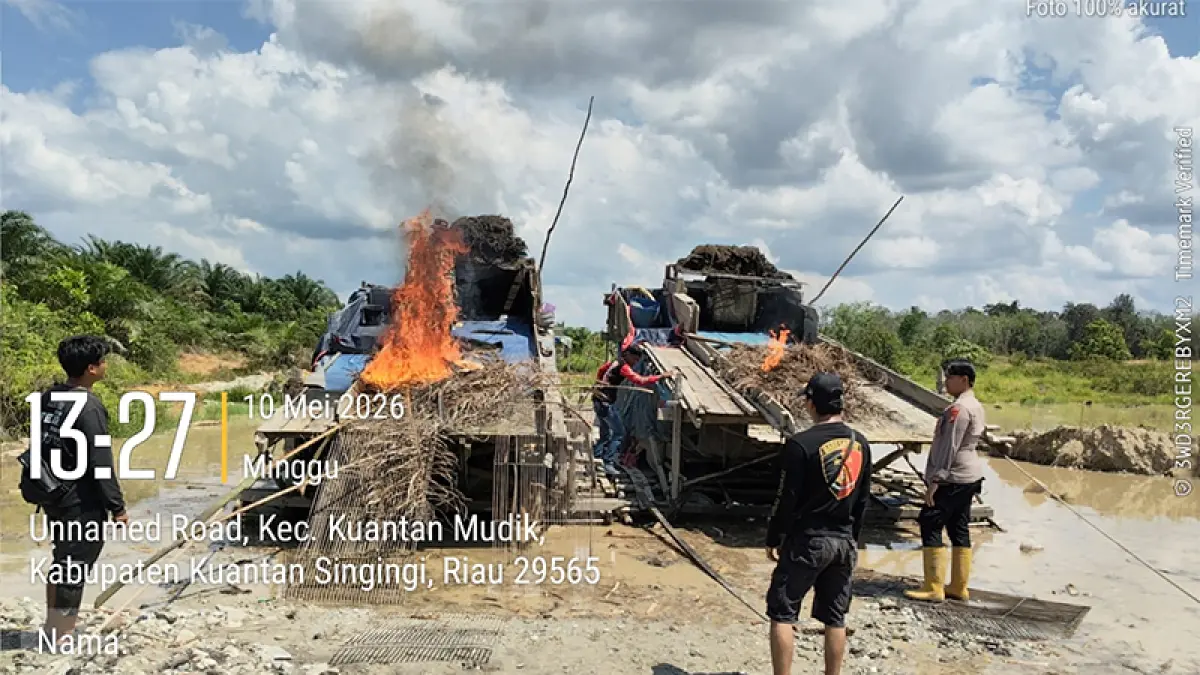 Personel Polsek Kuantan Mudik melakukan penertiban PETI di Kawasan Kebun Nopi Desa Bukit Pedusunan, Ahad (10/5/2026) siang. Foto Polsek Kuantan mudik
