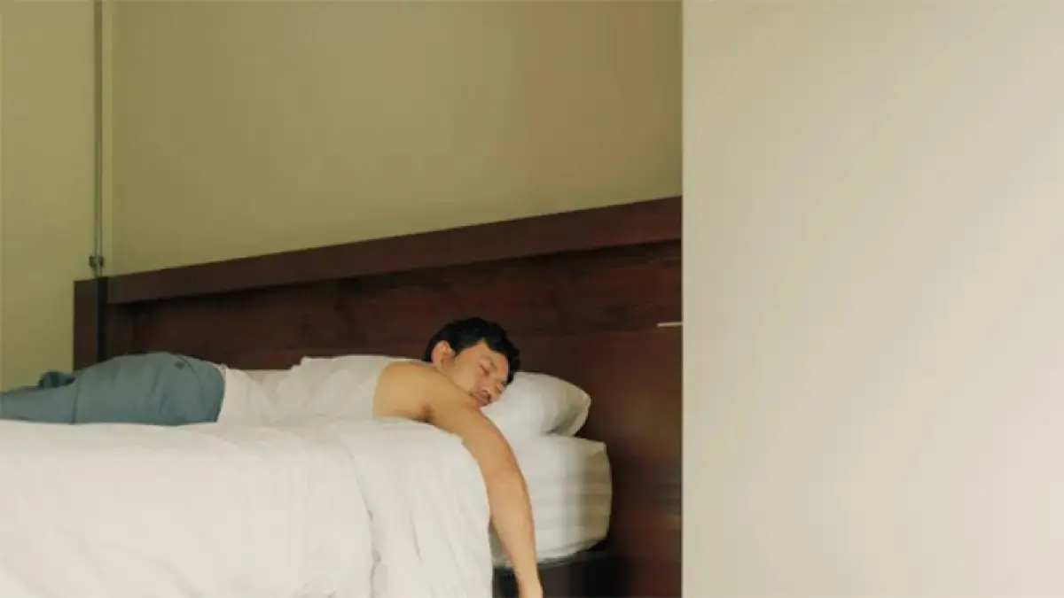 Seseorang yang tidur dengan pintu tertutup. (Magnific/sevendeman)

