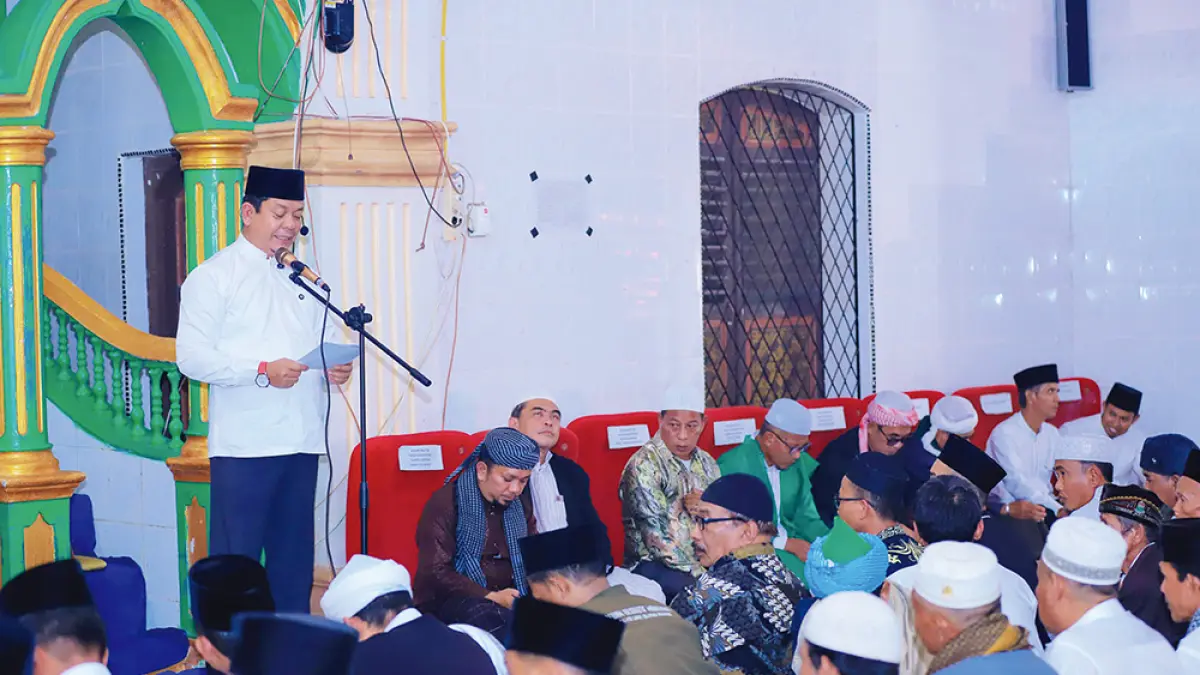  Wabup Ro­hul H Syafa­ruddin Poti memberikan sam­butan saat hadiri Haul ke-115 Maulana Syekh Ibrahim Al-Khalidi di Surau Batu Kumpulan, Kecamatan Bonjol, Kabupaten Pasaman, Sumbar, Ahad (10/5/2026). (Prokopim Setda Rohul)