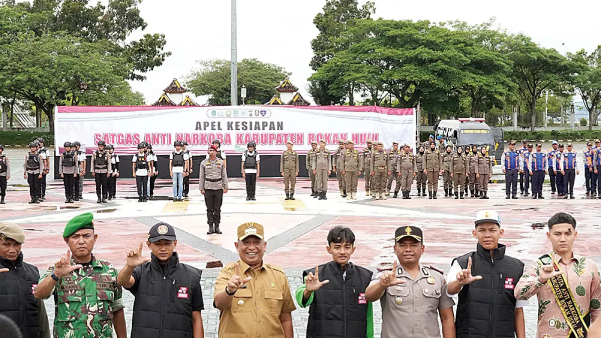 Bupati Rohul Anton foto bersama forkopimda usai apel kesiapan Satgas Anti Narkoba di halaman Kantor Bupati Rohul, Senin (11/5/2026). (Dinas Kominfo Rohul untuk Riau Pos)
