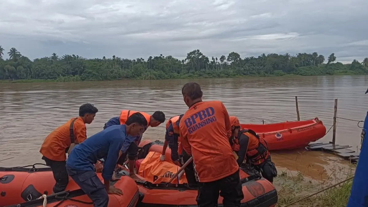 BPBD Dan tim SAR Kuansing berhasil menemukan pemuda Desa Pulau Kumpai Kecamatan Pangean, Rabu (13/5/2026) pagi dan dievakuasi ke rumah duka. (BPBD Kuansing)