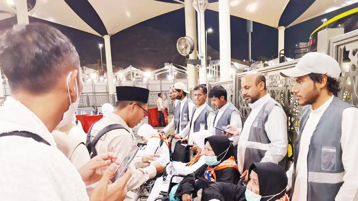 Jemaah calon haji Riau yang lanjut usia dan berisiko tinggi menggunakan bantuan kursi roda di Makkah, Selasa (12/5/2026). (KEMENGAJ RIAU)