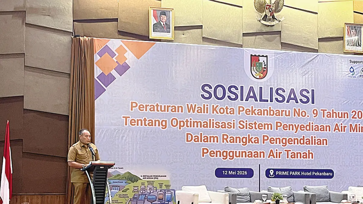  Pj Sekko Pekanbaru Ingot Ahmad Hutasuhut memberi sambutan dalam sosialisasi tentang pengendalian penggunaan air tanah ke pelaku usaha,&nbsp;Selasa (12/5/2026). (Prapti Dwi Lestari/riau pos)