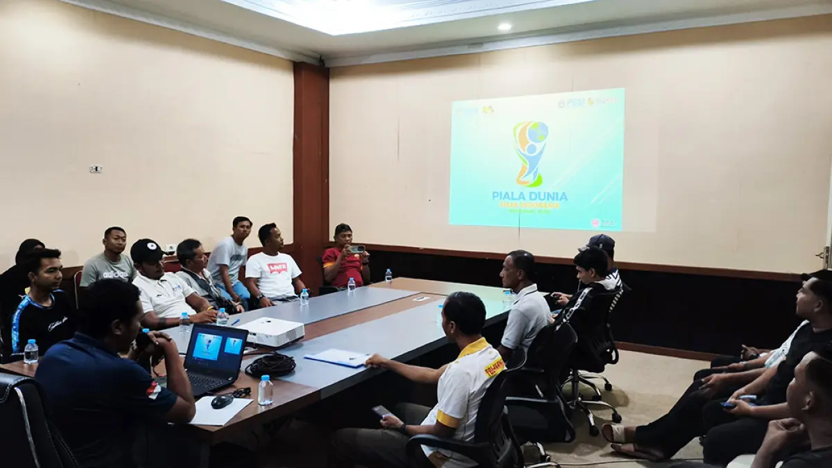 Suasana technical meeting panitia dan perwakilan peserta Piala Dunia Region Riau 2026 di Ruang Rapat PSSI Riau, Pekanbaru, Selasa (12/5/2026). (PSSI PEKANBARU UNTUK RIAU POS)