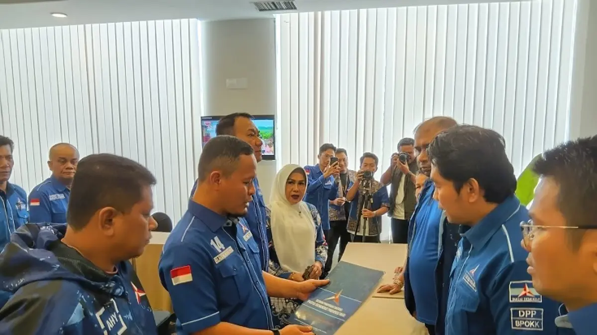 Agung Nugroho mengembalikan formulir pendaftaran calon Ketua DPD Partai Demokrat Riau, Kamis (14/5/2026). Agung sendiri saat ini merupakan Ketua DPD Partai Demokrat Riau. (ISTIMEWA)