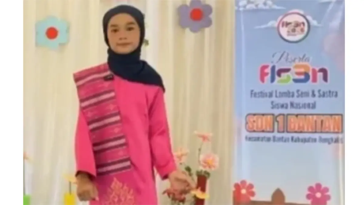 Penampilan salah satu peserta FLS3N cabang menyanyi solo secara daring, yang dilaksanakan oleh panitia di Kantor Disdik Bengkalis, Rabu (13/5/2026). (ISTIMEWA)