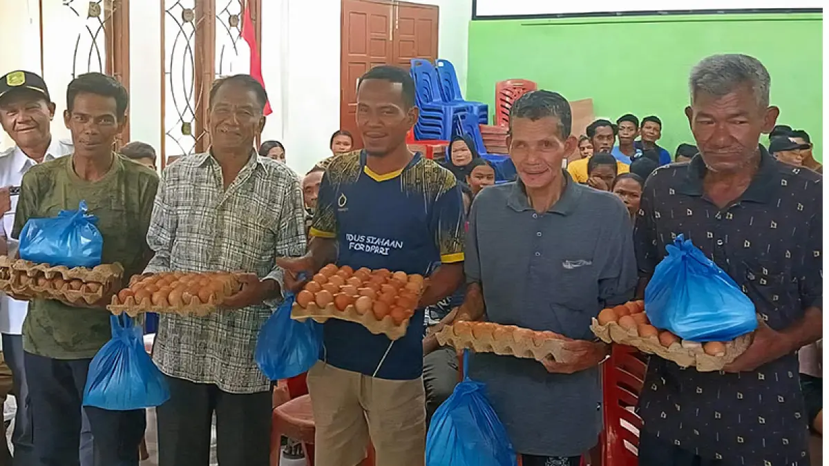 Penyaluran bantuan di Desa Sesap, Kecamatan Tebingtinggi, Rabu (13/5/2026). (ISTIMEWA)