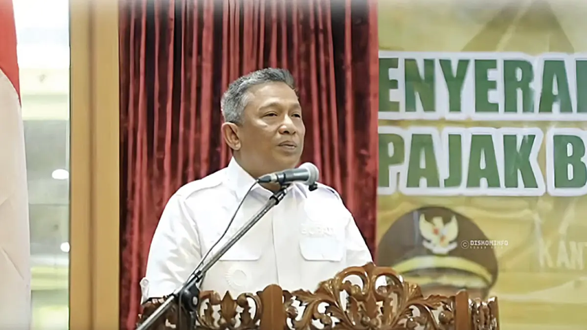 Bupati Rohul Anton memberikan arahan kepada kades, lurah dan&nbsp; ASN yang hadir dalam acara penyerahan SPPT PBB P2 tahun 2026 di Convention Hall Islamic Center Rohul, Rabu (13/5/2026). (Dinas Kominfo Rohul)