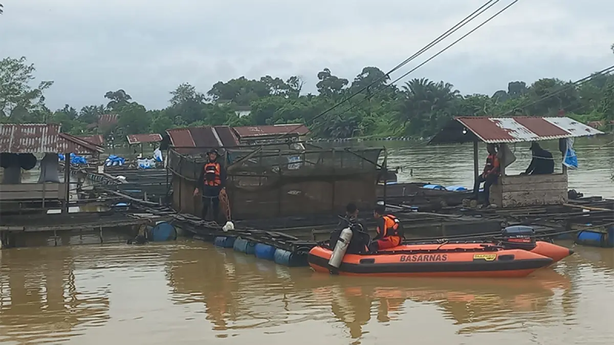 Tim gabungan BPBD Kampar dan Basarnas Pekanbaru melakukan pencarian korban tenggelam di Sungai Kampar, Jumat (15/5/2026). BPBD untuk Riaupos.co