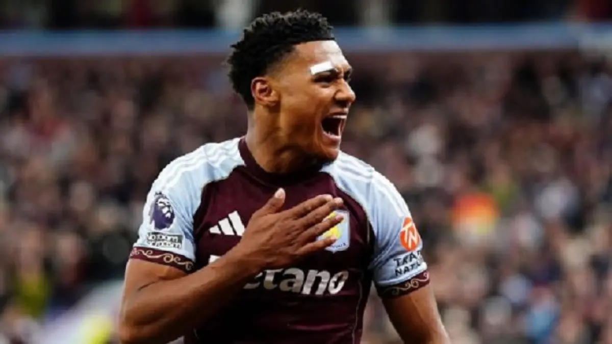Penyerang Aston Villa Ollie Watkins melakukan selebrasi usai membobol gawang Liverpool pada pekan ke-37 Liga Premier Inggris di Villa Park, (Jacob King/PA Images via Getty Images)