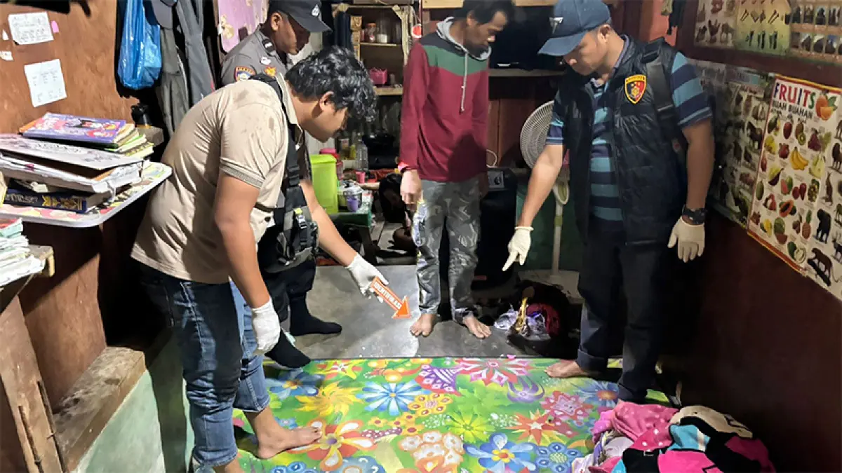 Penyidik Satreskrim Polres Rohul melakukan olah TKP kasus penganiayaan berat anak bawah umur di Desa Muara Dilam, Kecamatan Kunto Darussalam, Rabu (13/5/2026) malam. Foto Humas Polres Rohul untuk Riaupos.co.