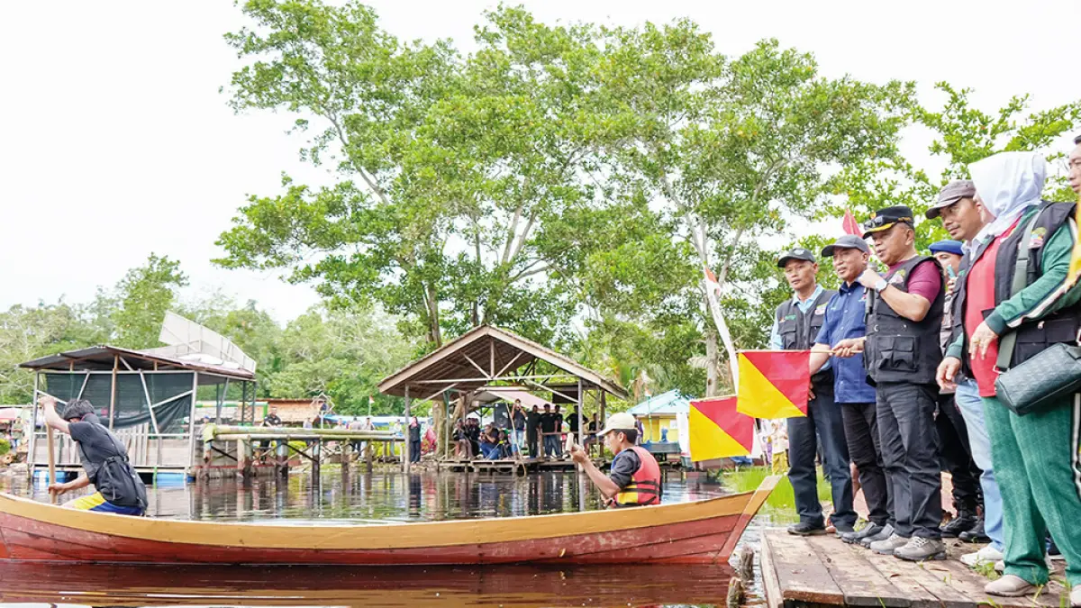 Bupati H Asmar membuka Festival Telaga Air Merah di Desa Tanjung, Kecamatan Tebingtinggi Barat, Sabtu (16/5/2026) siang. (JPG)