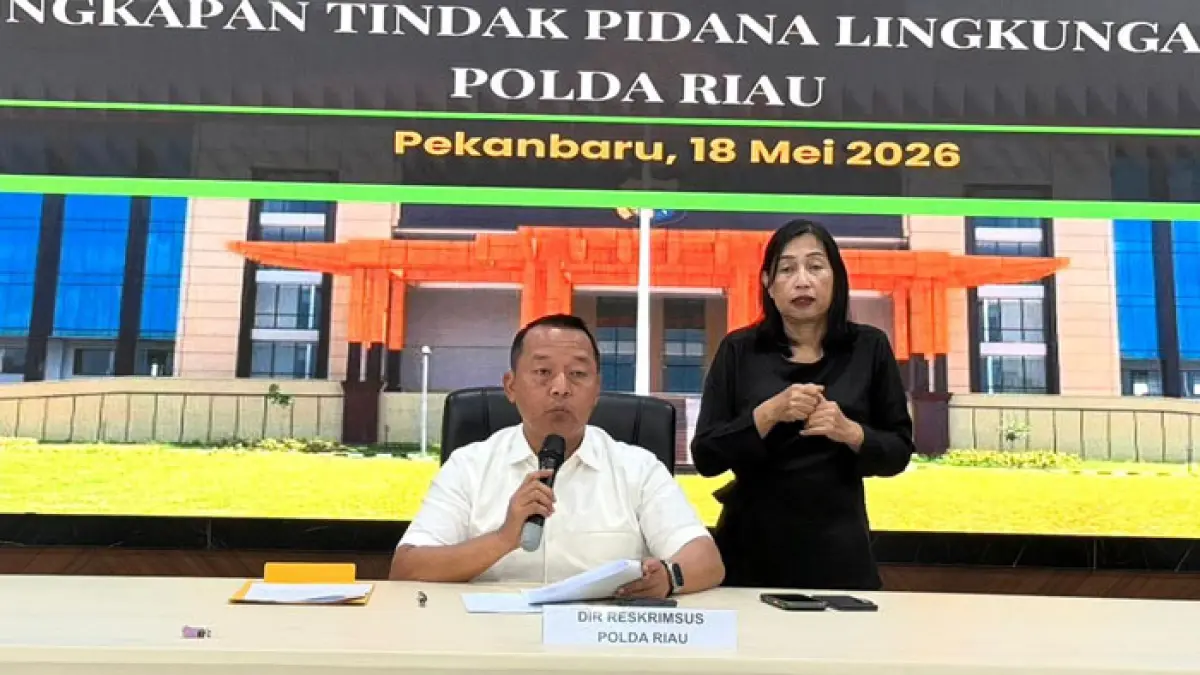 Direktur Reserse Kriminal Khusus Polda Riau Kombes Pol Ade Kuncoro dalam ekspos, Senin (18/5/2026).(Evan Gunanzar/Riaupos.co)