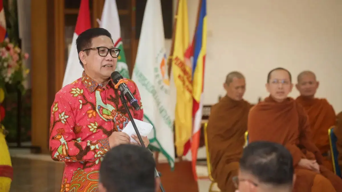 Ketua DPP PKB Abdul Halim Iskandar menyampaikan sambutan dalam Refleksi Waisak Nasional 2570 BE/2026 M di Klenteng Boen Tek Bio, Kota Tangerang, Banten, Ahad (17/5/2026). (JPG)