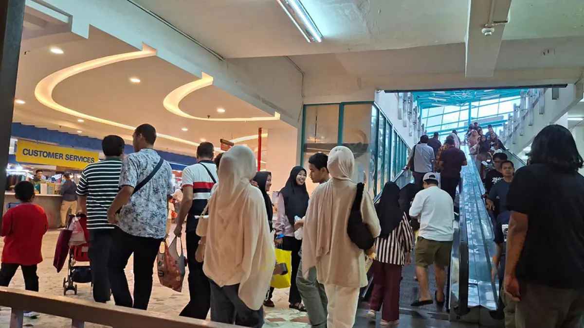 Pengunjung Mal SKA Pekanbaru tampak ramai, Ahad (17/5/2026). (Prapti Dwi Lestari/riau pos)
