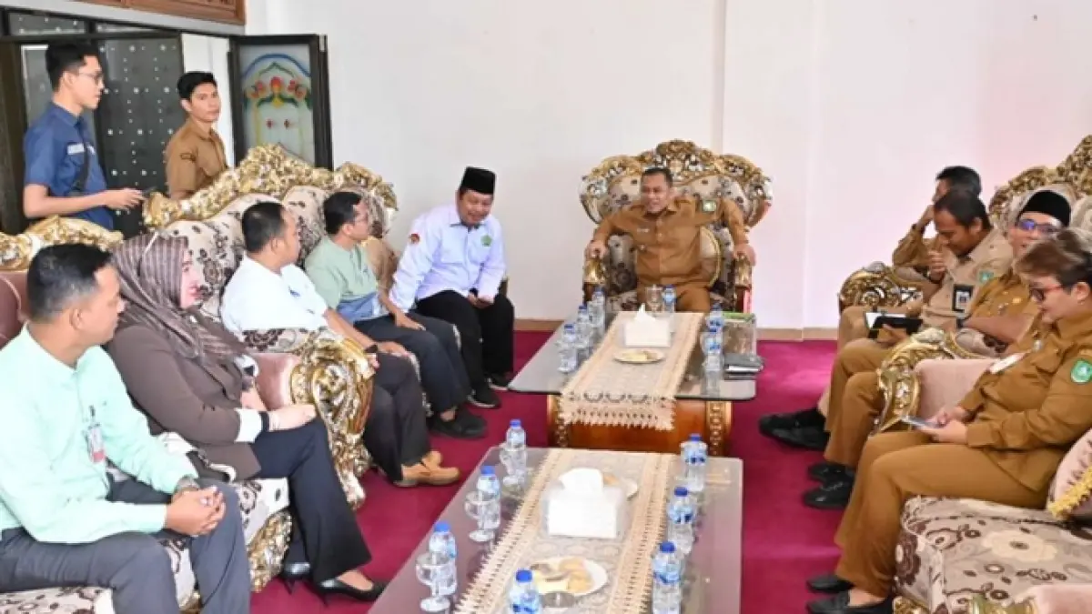 Pertemuan Civitas Akademika IAIN Datuk Laksemana Bengkalis bersama BRK Syariah Cabang Bengkalis dan Wakil Bupati Bagus Santoso&nbsp; berdiskusi untuk kerjasama dan pengembangan IAIN DL Bengkalis, di kediaman Wabup Bengkalis, Selasa (19/5/2026). (ISTIMEWA)