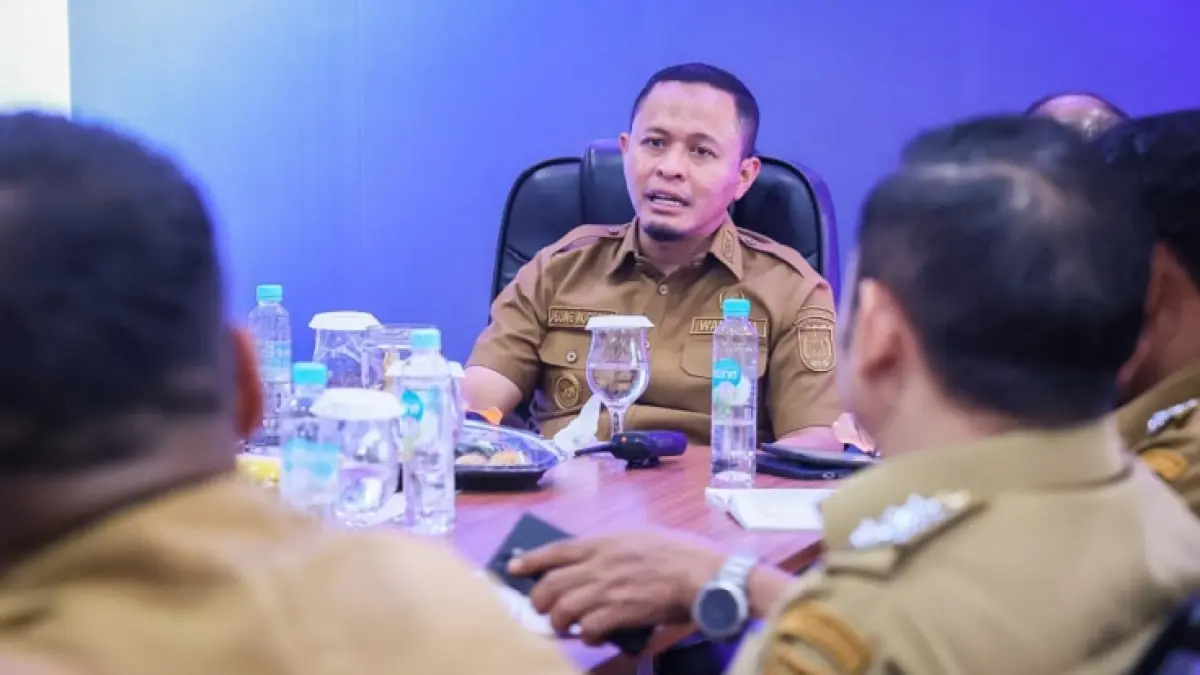Wako Pekanbaru Agung Nugroho memimpin rapat koordinasi di Kantor Camat Marpoyan Damai, Selasa (19/5/2026). (ISTIMEWA)