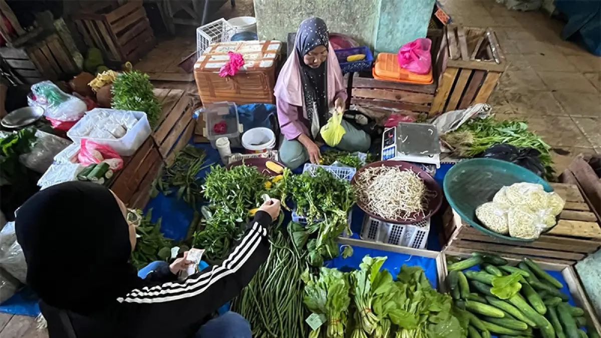 Aktivitas pedagang dan pengunjung Pasar Modern Selatpanjang, Kepulauan Meranti, Kamis (21/5/2026). (Wira Saputra)