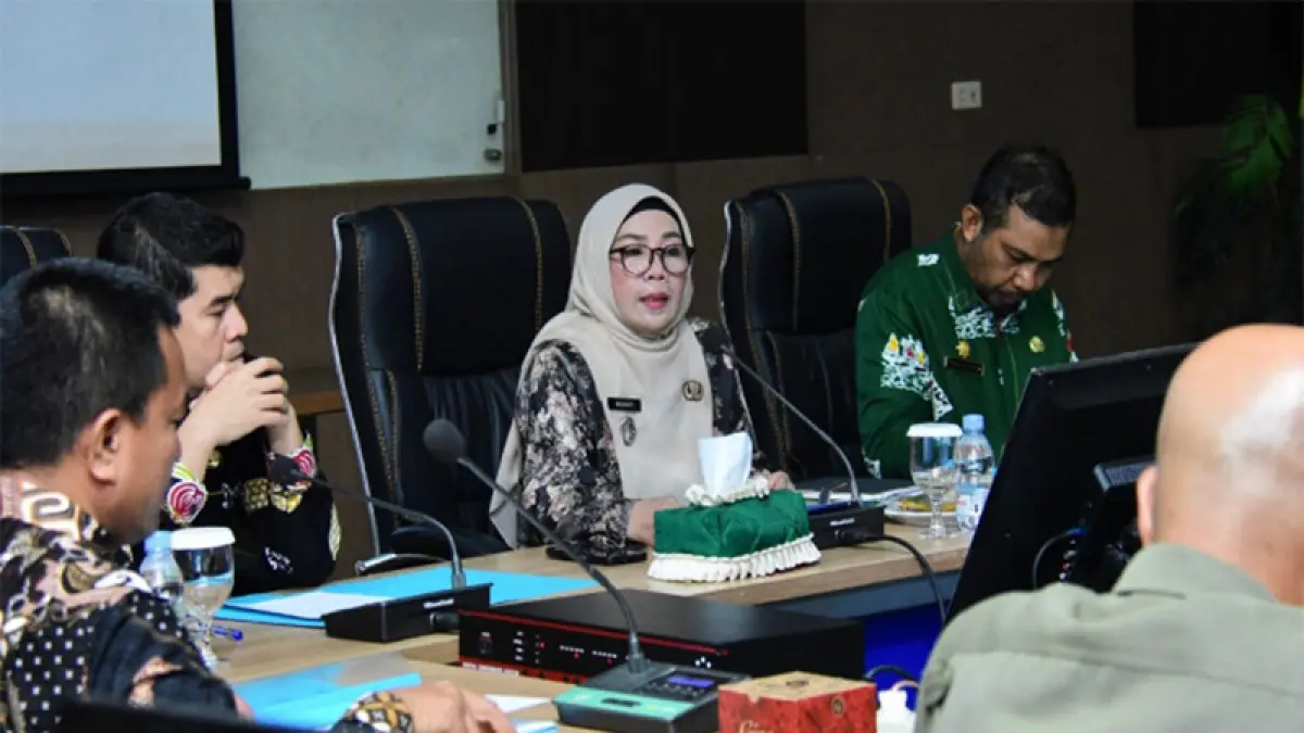 Wabup Dr Misharti memimpin rapat persiapan pelaksanaan Hari Raya Iduladha di ruang rapat lantai III Kantor Bupati Kampar, Kamis (21/5/2026). Diskominfo untuk Riaupos.co
