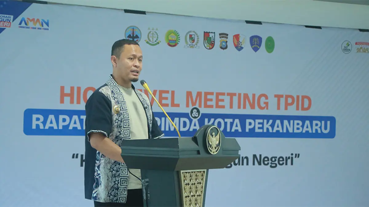 Wako Pekanbaru Agung Nugroho menyampaikan sambutan pada High Level Meeting TPID Kota Pekanbaru, Kamis (21/5/2026). (M ALI NURMAN)