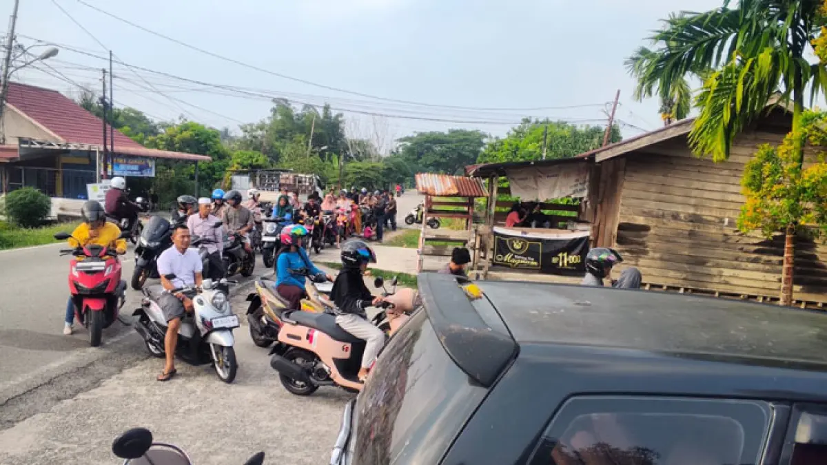 Antrean panjang di seluruh SPBU di Pulau Bengkalis beberapa waktu lalu. (Istimewa)
