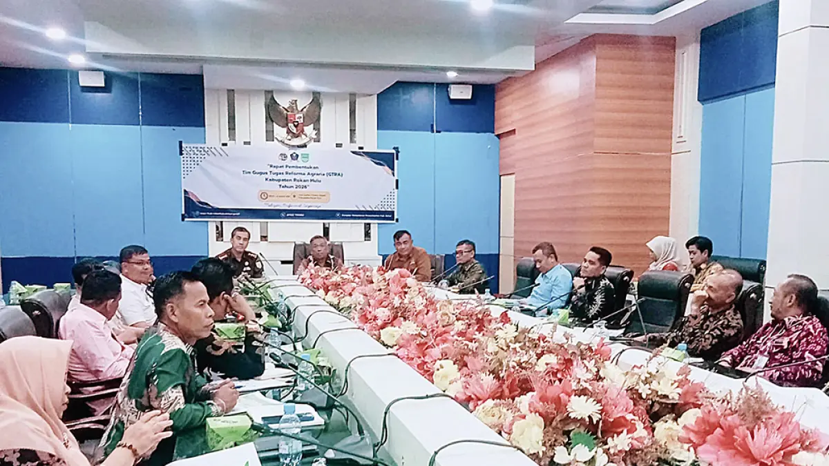 Bupati Rohul Anton ST MM memimpin rapat pembentukan Tim Gugus Tugas Reforma Agraria Rohul di ruang rapat lantai 3 kantor Bupati Rohul, Kamis (21/5/2026). (Dinas Kominfo Rohul untuk Riau Pos)

