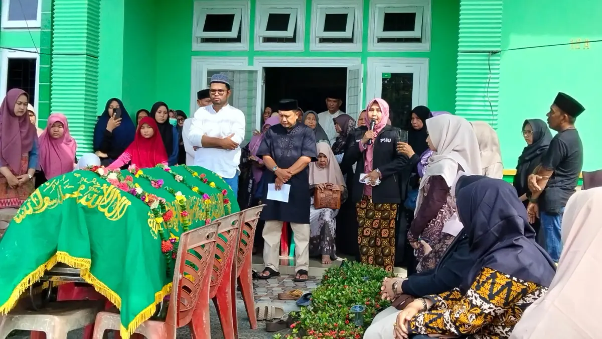 Jenazah Mery Aganmar saat dilepas untuk dimakamkan dari rumah duka di Jalan Payung Sekaki, Kelurahan Bambu Kuning, Kecamatan Tenayan Raya, Pekanbaru, Kamis (21/5/2026).KEMENHAJ RIAU UNTUK RIAU POS